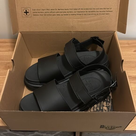 Dr. Martens x Urban Outfitters Voss Black Hydro Leather Sandals - Picture 8 of 11